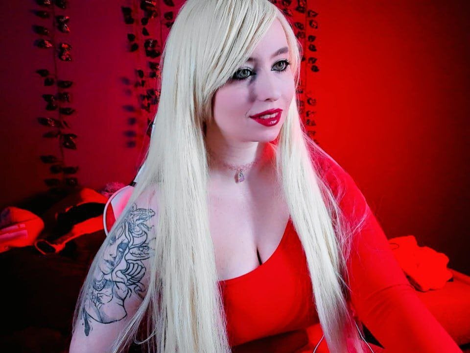 6livesex.com peggymcdean livesex profile in white-hair cams