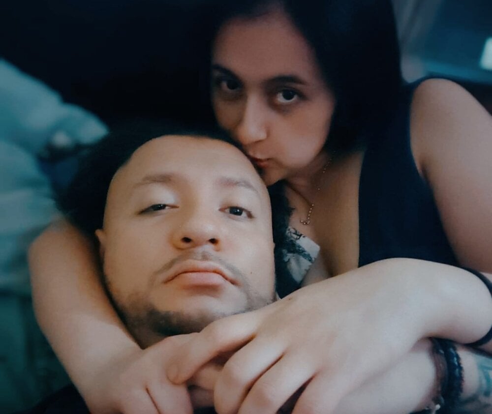 FLOWERANDLIL's Offline XXX Chat