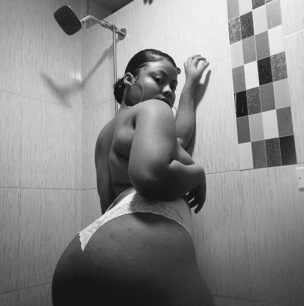 yeliss_brown from stripchat