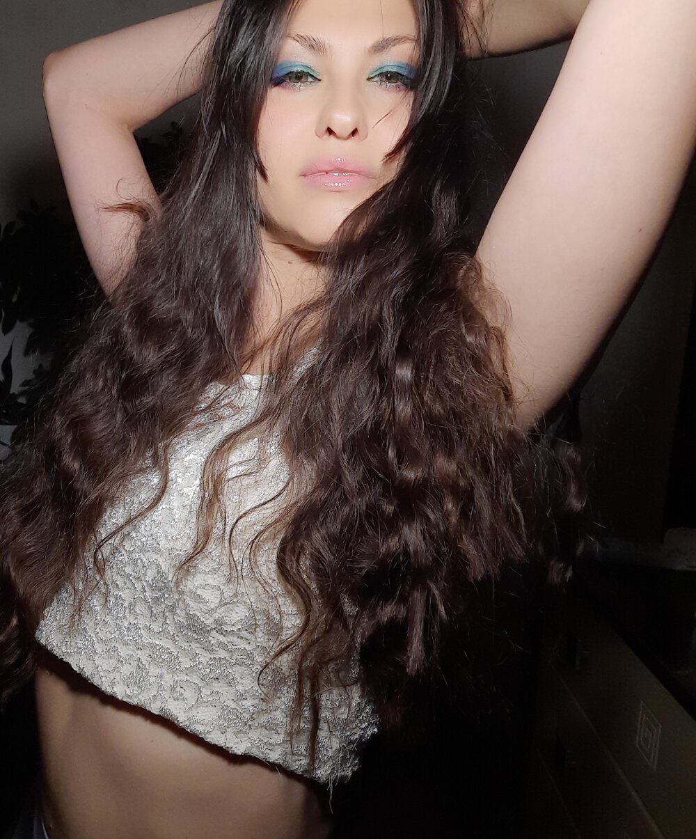 Live sex webcam photo for Kitty_Lolly_ #290477894