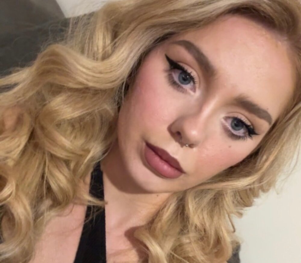 Mia_K1tty's Offline XXX Chat