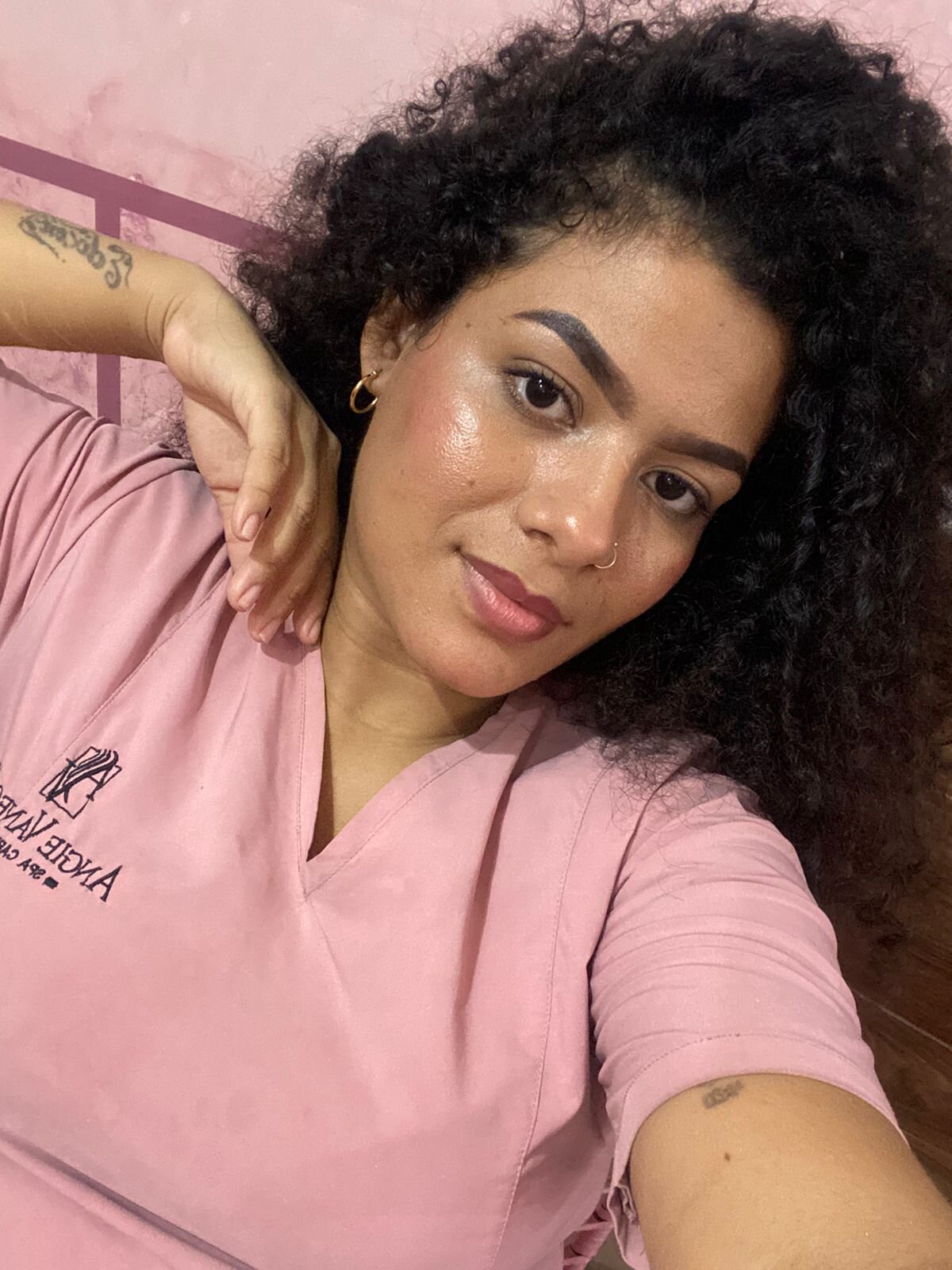 brunette_curly