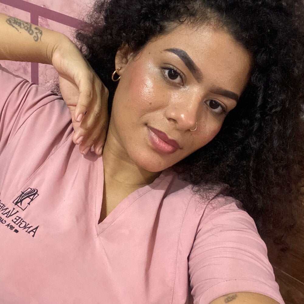 brunette_curly from stripchat