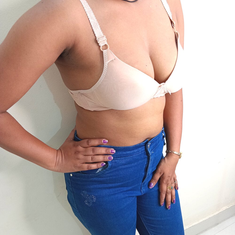 Kritika_HotDesi's chat room