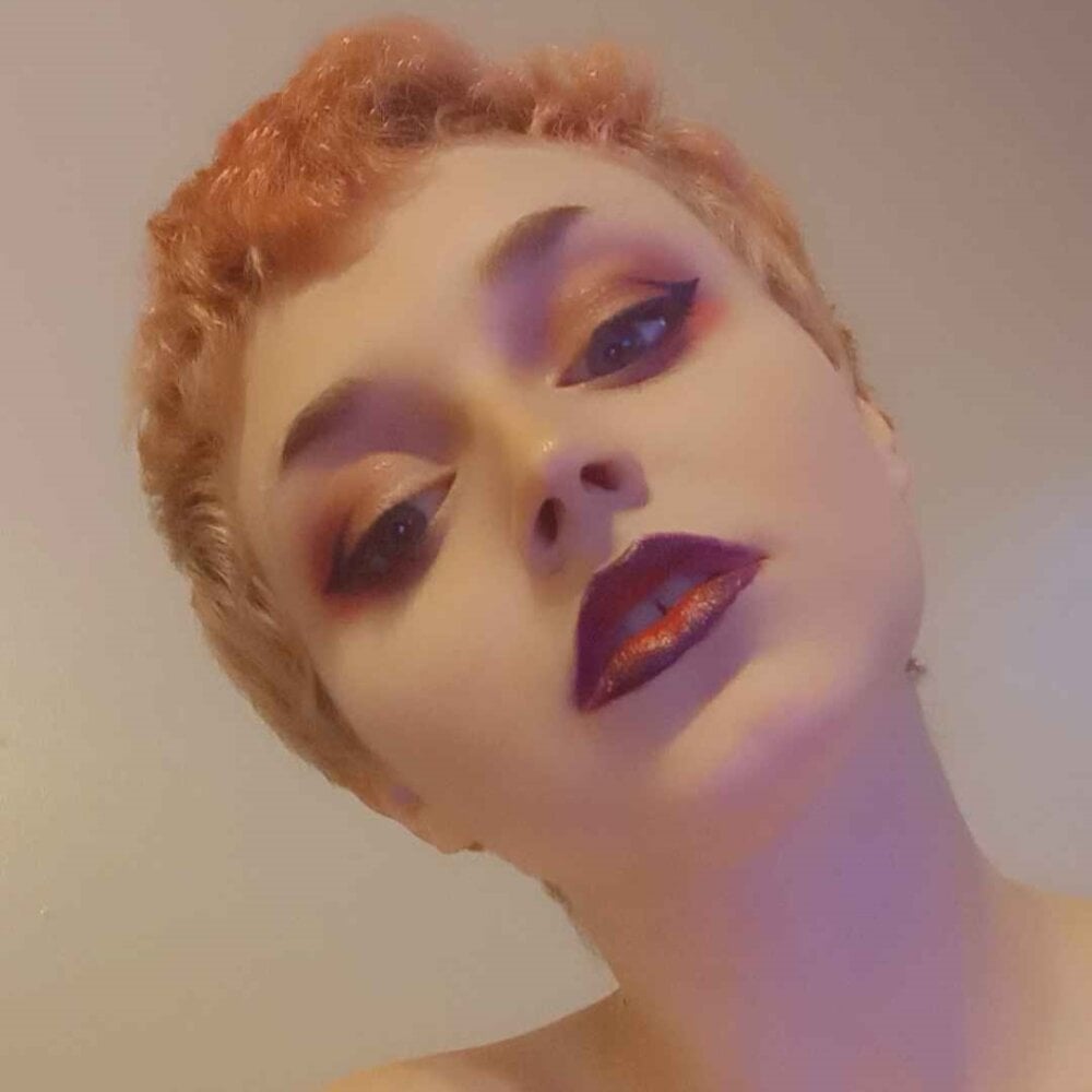 lady_cheesecake's Offline Chat Room