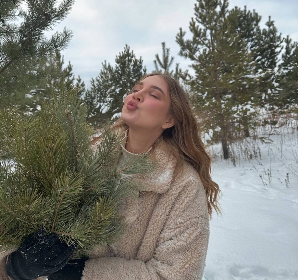 iluvcams.com norielle livesex profile in don-t-forget-to-use-the-thumbs-up-button-ill-send-a-kiss cams