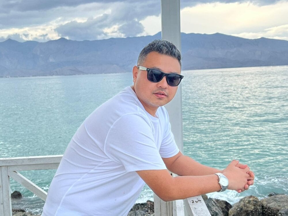 Chester_Asian profile