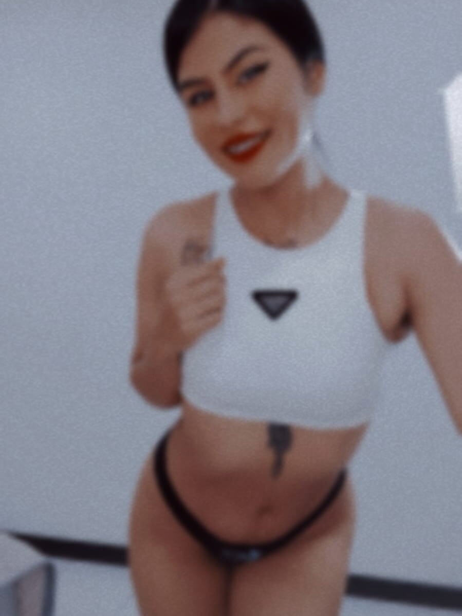 emma_can1's Offline XXX Chat