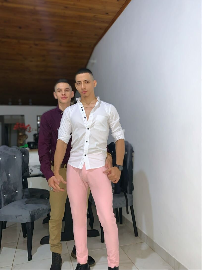 two_boys_hot69