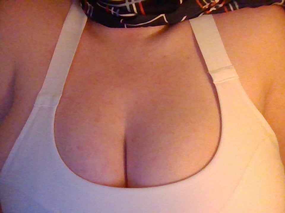 naughtybustygirl's Offline XXX Chat