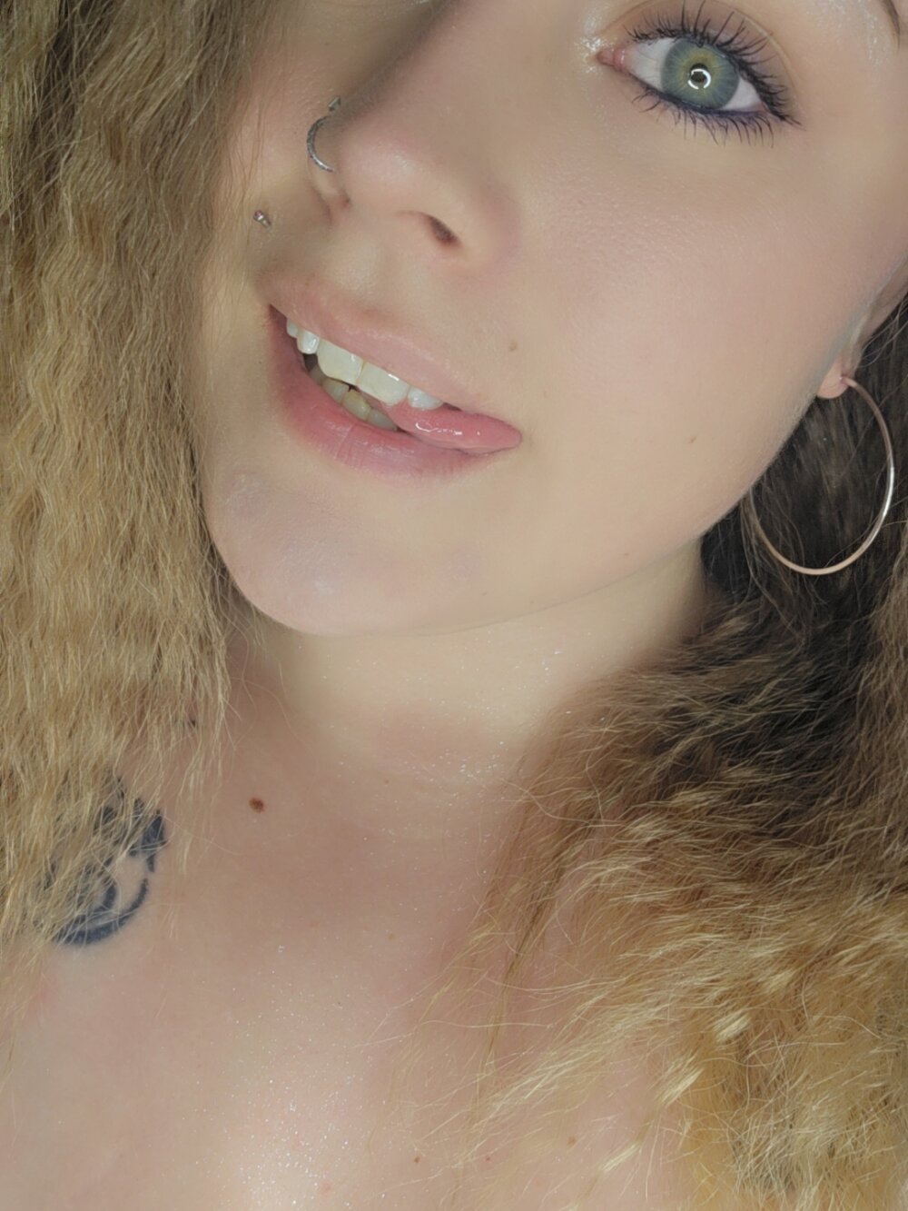 ThickTattedBaddie's Offline XXX Chat