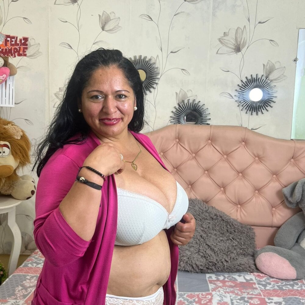 andrea_bigboobs' Offline XXX Chat