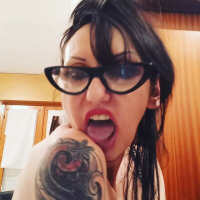 Dirtyqueen07 🕟 nude cam