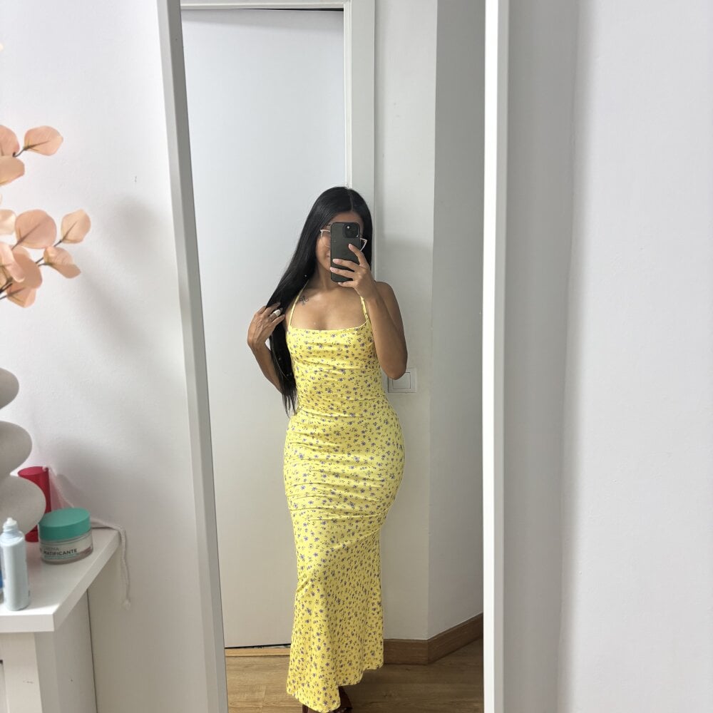 livesexr.com imdanna livesex profile in what-do-you-think-my-nationality-is cams