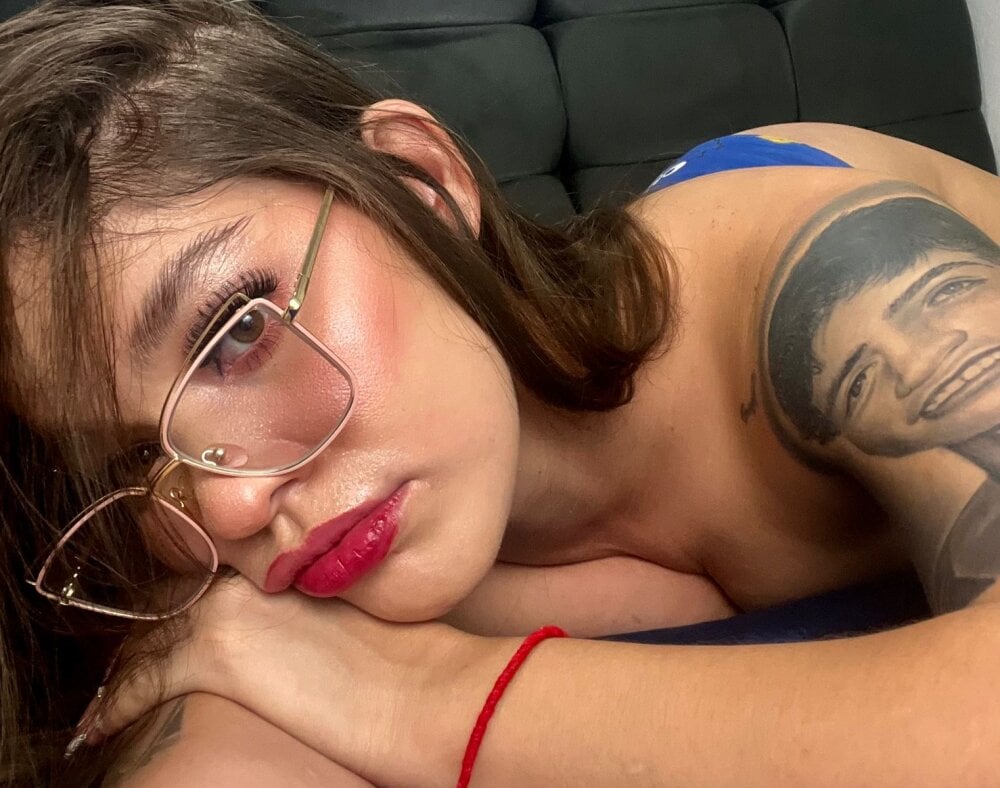 zoe69x's Offline XXX Chat