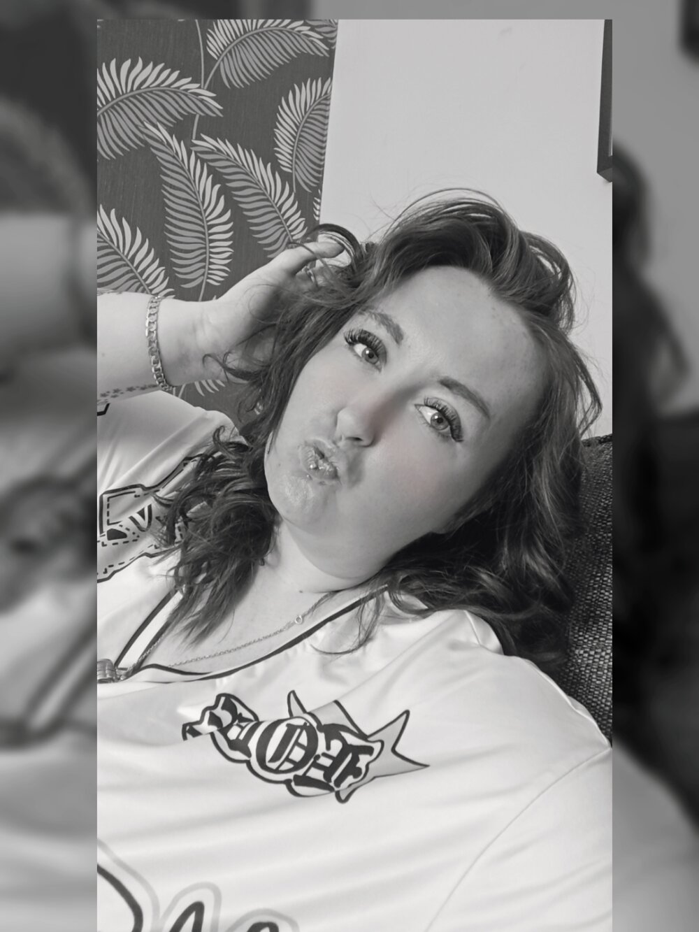 iluvcams.com curvylicious_lucyx livesex profile in straight cams