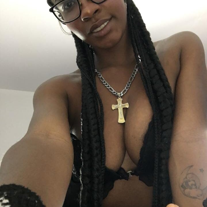 Live sex webcam photo for zoe69-smith #287108259