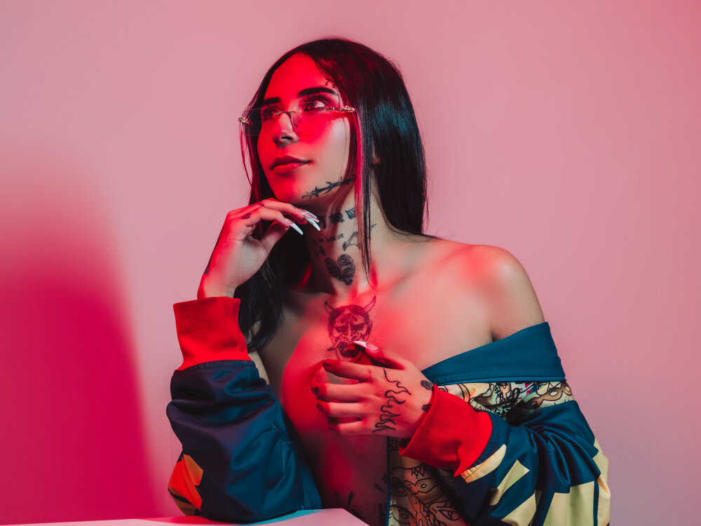 MariahLamour01_ profile