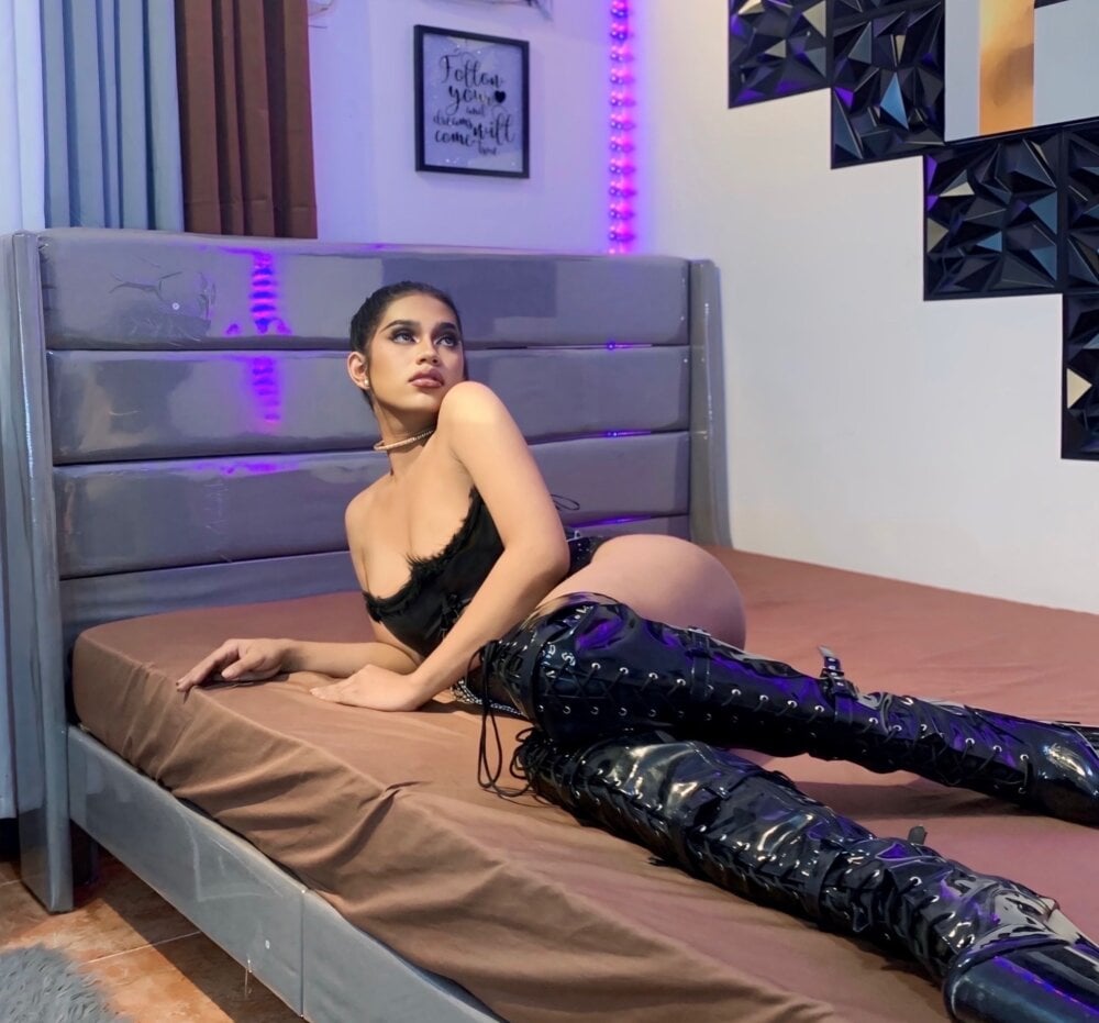 CumUniverseTS' Offline XXX Chat