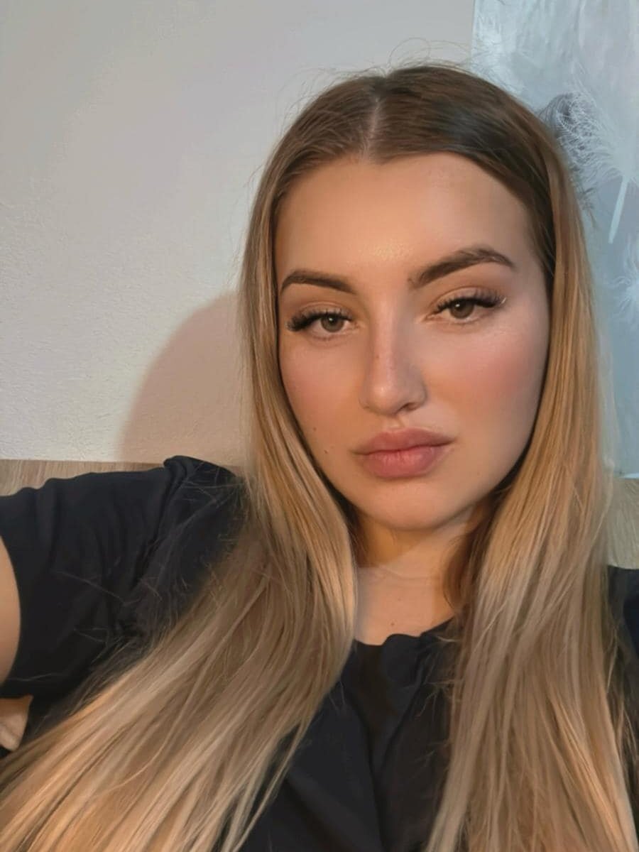 EmmaStarletto profile