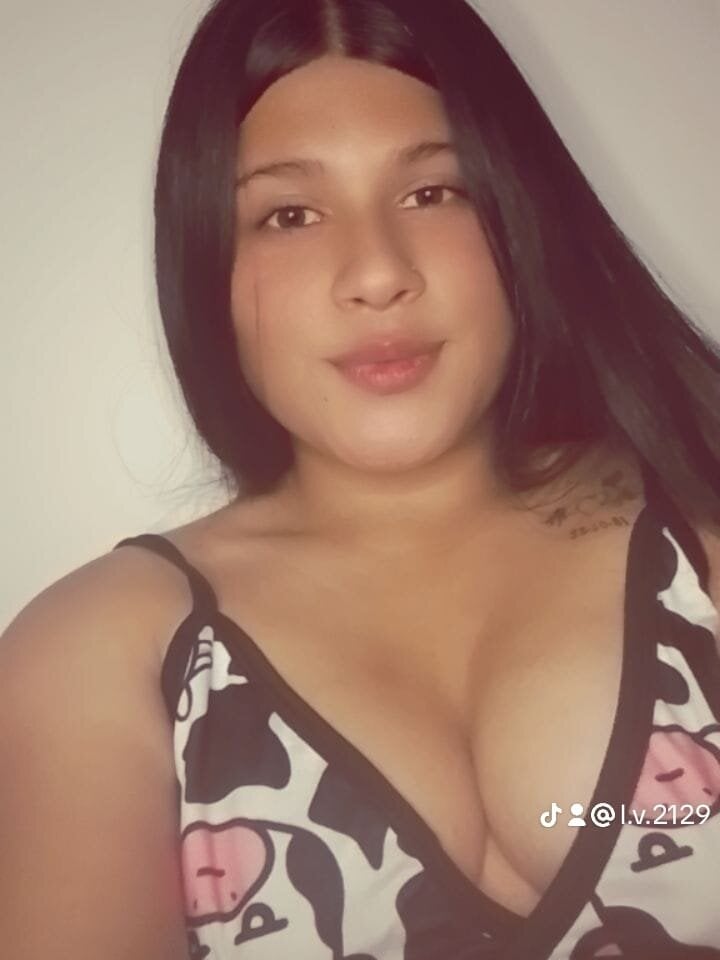 sexylatina23-'s Offline XXX Chat