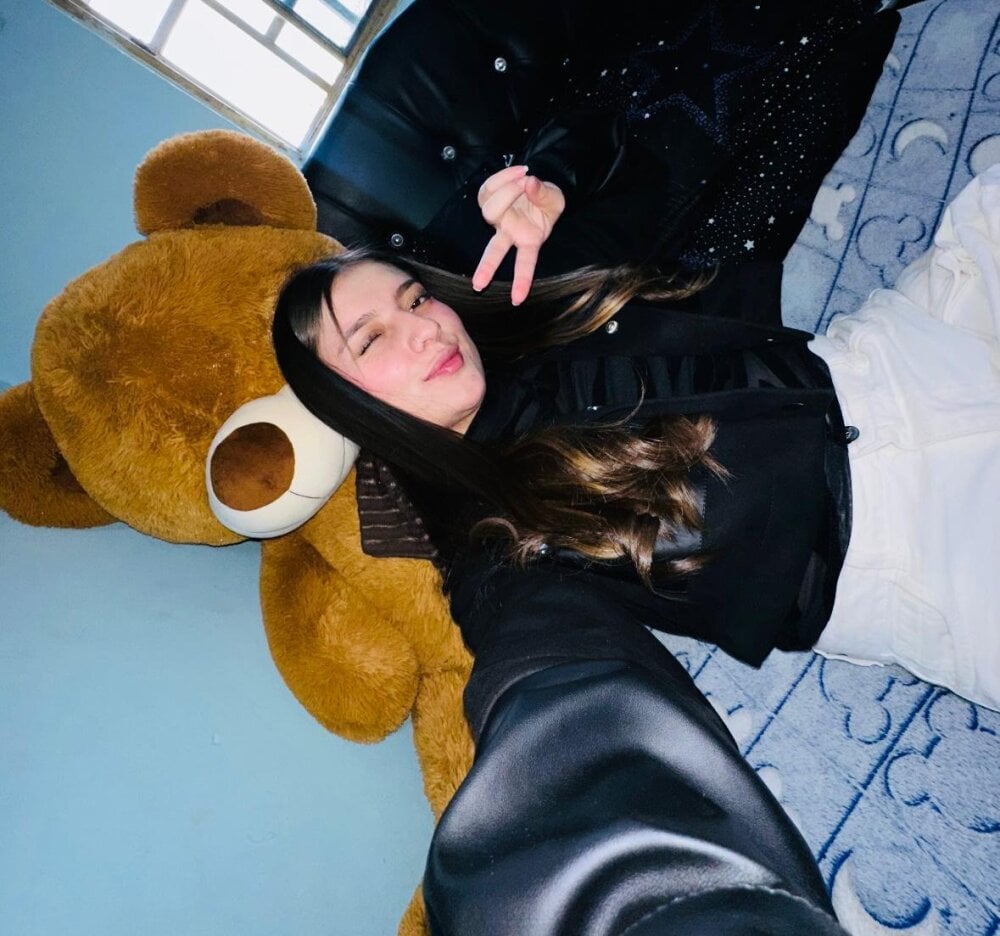 sexlivecamsites.com diamond_juliana livesex profile in the-island-of-dreams cams