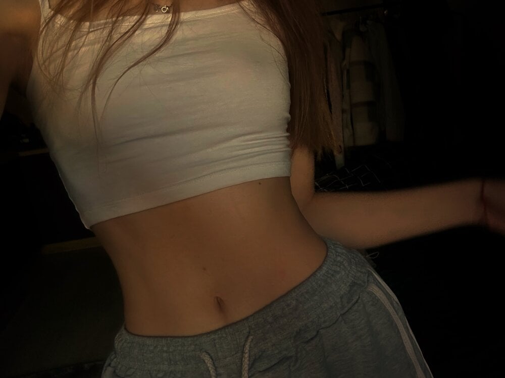 badgirlwebcam.com lilpiks livesex profile in 5-miles-from-you cams