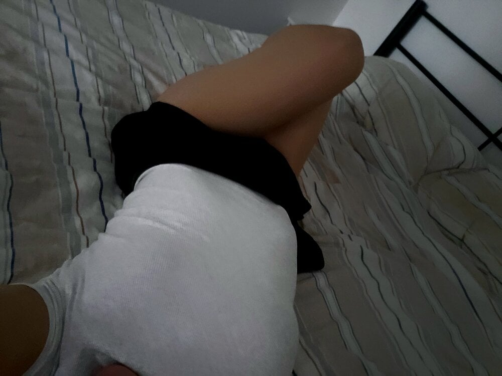 6livesex.com hotdevilgirl_ livesex profile in white-hair cams