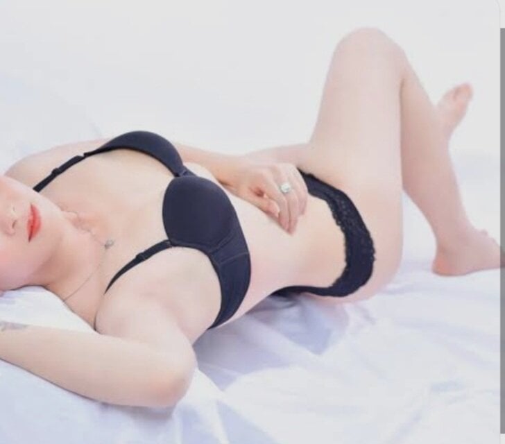 stripchat helen92 webcam profile pic via sexlivecamsites.com