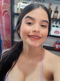 Nicki_Little's Offline Chat Room