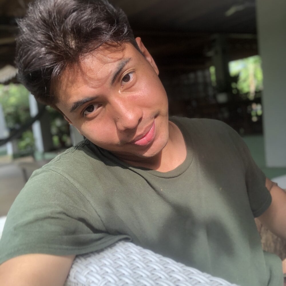 Angelitolatino_02's Offline XXX Chat