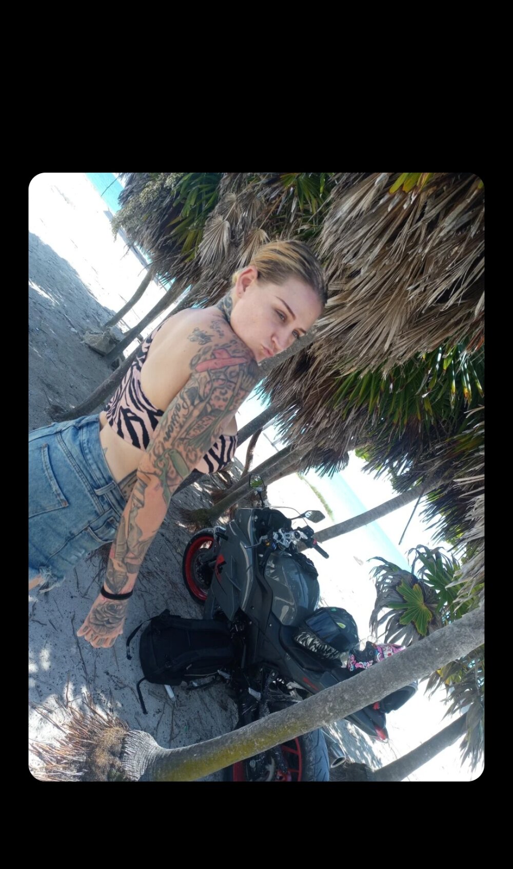 Lustful_Lisa live cam model at StripChat