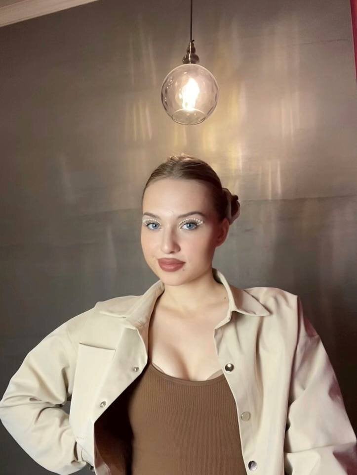 EthaIFollin live cam model at StripChat