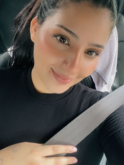 YummyAnna_ Female Moderatelypriced Live Cam XXX