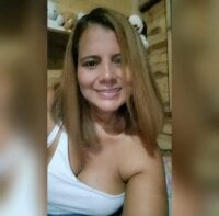 Camilaaa-hot10's Offline Chat Room