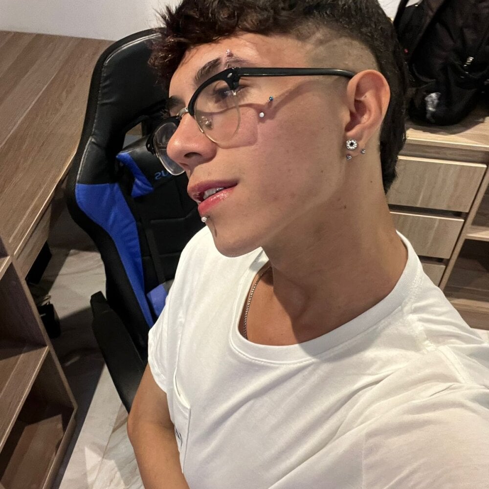 Thiago_the_ghost profile