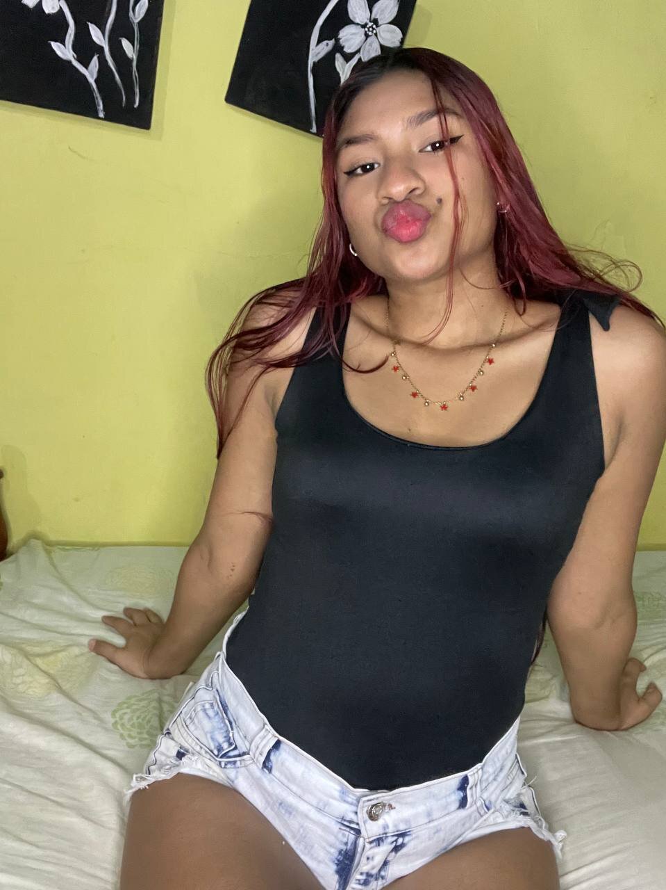 girlLantinHot