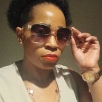 CurvyQueenx2's webcam live show