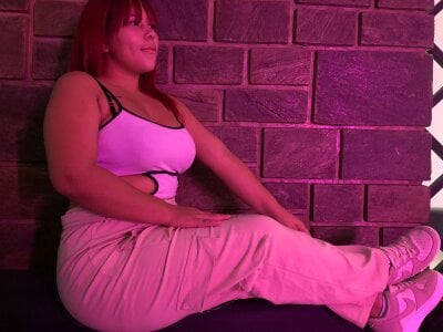LiaBigCharms Female Spanishspeaking Cam Porn