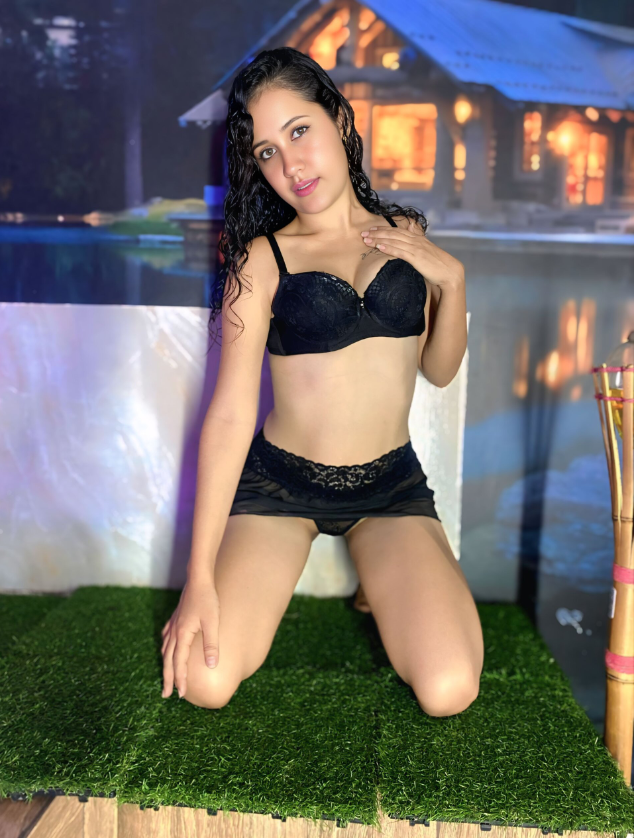 Hot_Latina_Girl-Dirt