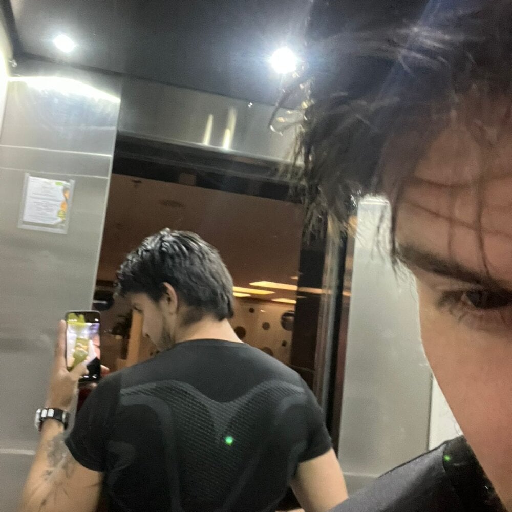 jhonsebastian23 from stripchat