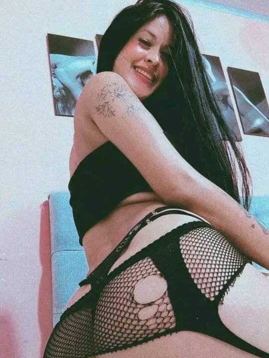 Agata_sexstar's Offline XXX Chat