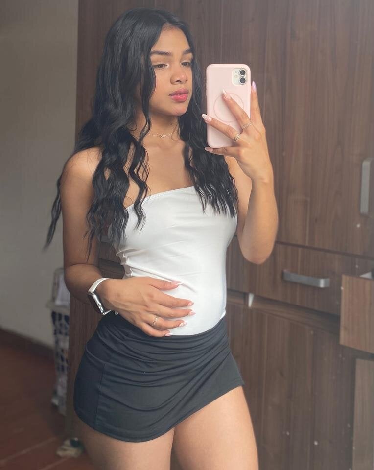 iluvcams.com aura_ch livesex profile in somewhere-where-a-lot-of-love cams