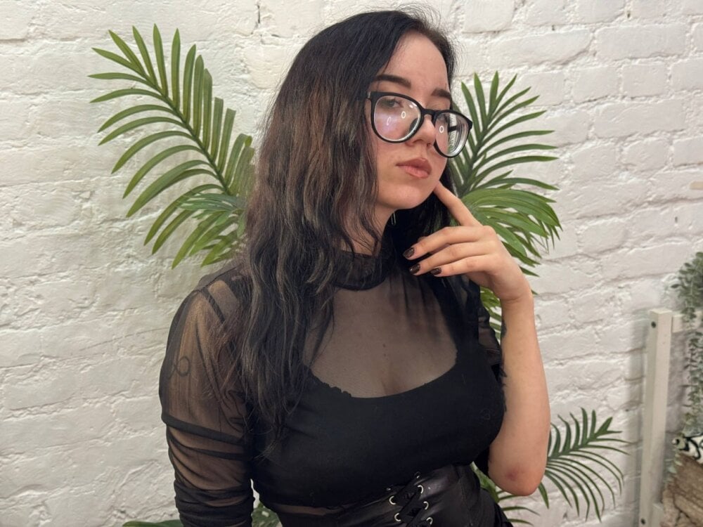 badgirlwebcam.com mia_mir livesex profile in bisexual cams