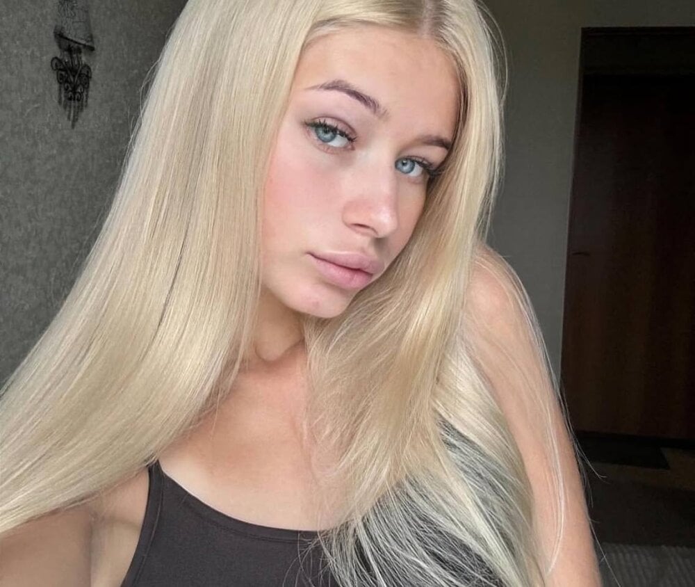 stripchat barbie_blondie webcam profile pic via bestlivesexchat.com