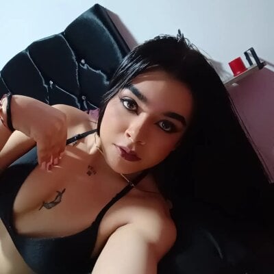 sofyyhoneyy Live Cam on StripChat