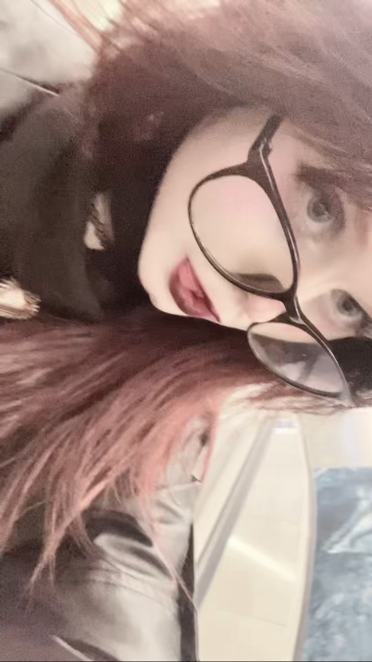 vivienne_mai