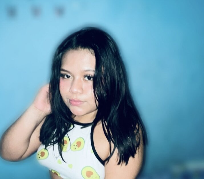 Charlotte_cutee18's Offline XXX Chat