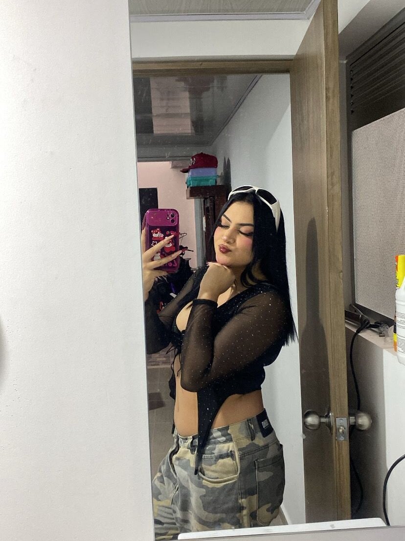 pornos.live miacrimson- livesex profile in brown-hair cams