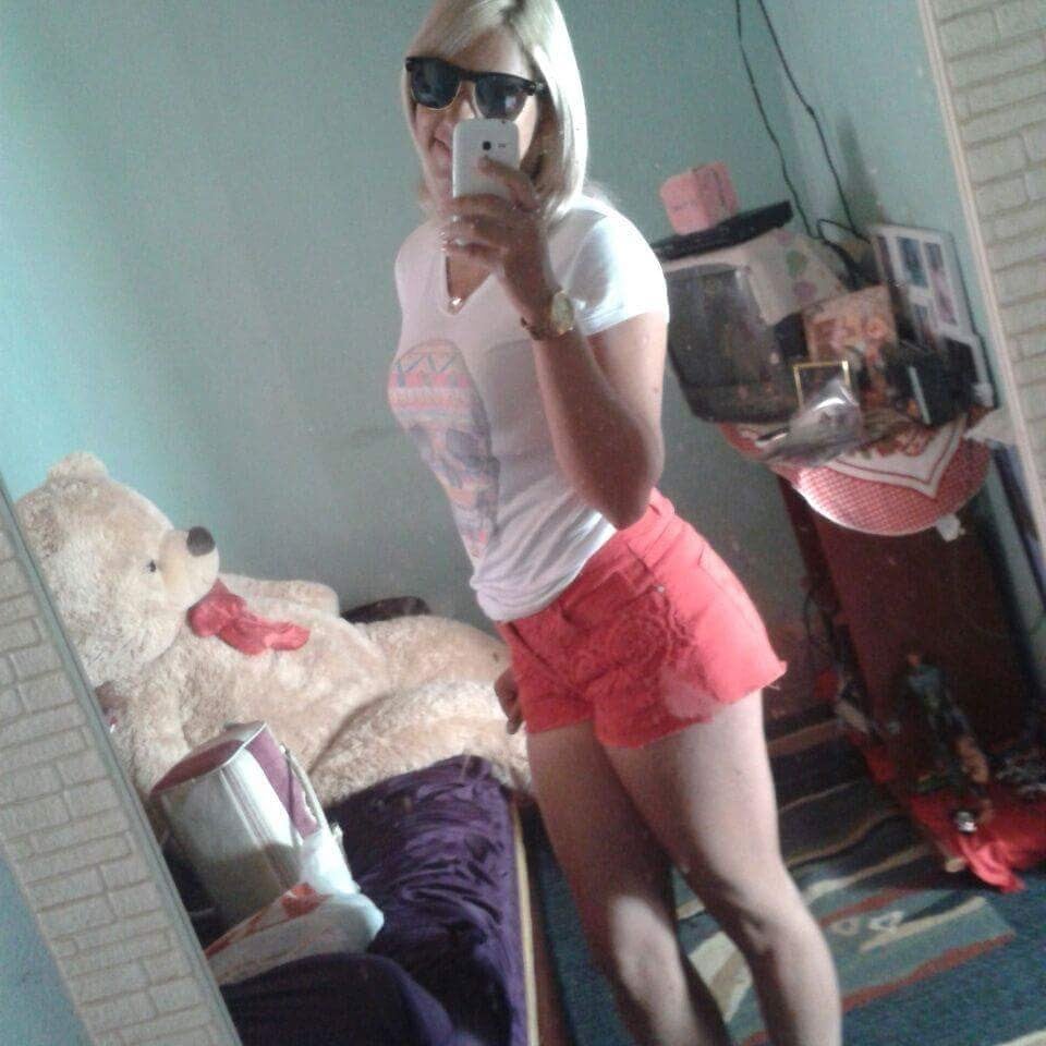 BiaLoiraGostosa's Offline XXX Chat